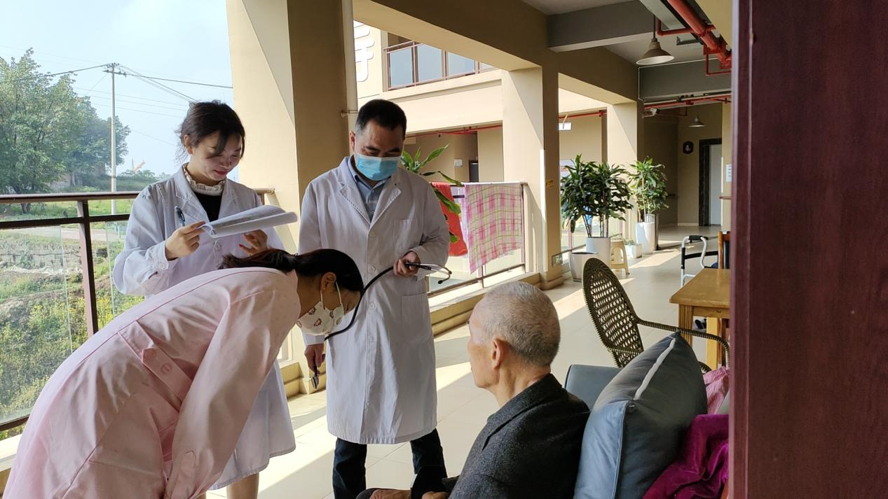 为什么越来越多的老人愿意去养老院养老？？？？？