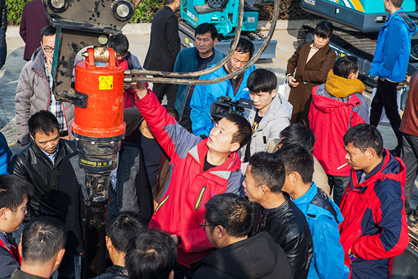 十年相随，成就彼此，来听听304am永利集团智能挖掘机客户的真实声音