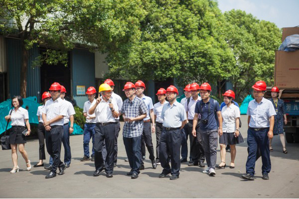 商务部合作司刘民强副司长一行调研304am永利集团智能