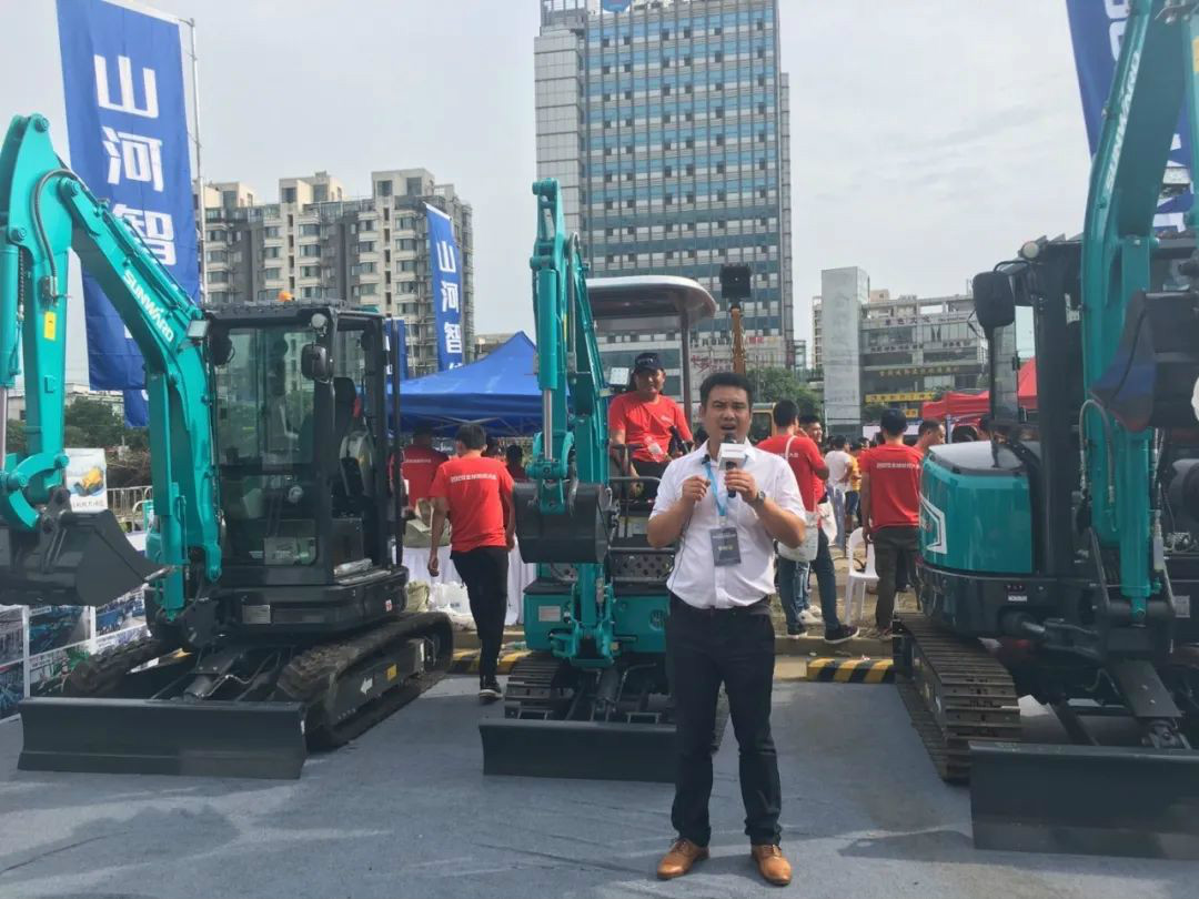 2020全球微挖大会 304am永利集团智能精品微挖赢得满堂彩