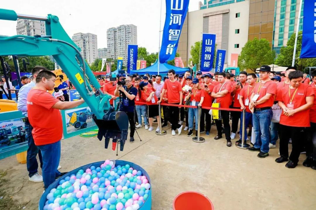 2020全球微挖大会 304am永利集团智能精品微挖赢得满堂彩