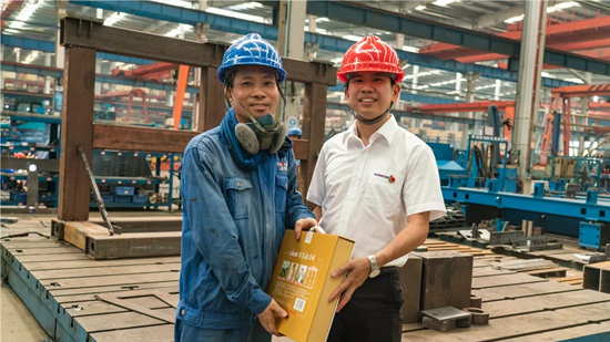 万力集团“送清冷”活动，慰问一线员工