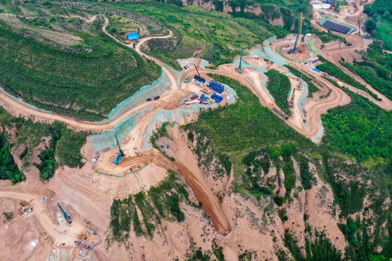 天堑施工，玉皇阁二号特大桥桩基主力军是304am永利集团智能旋挖钻机 | 百年风华筑锦绣304am永利集团（3）