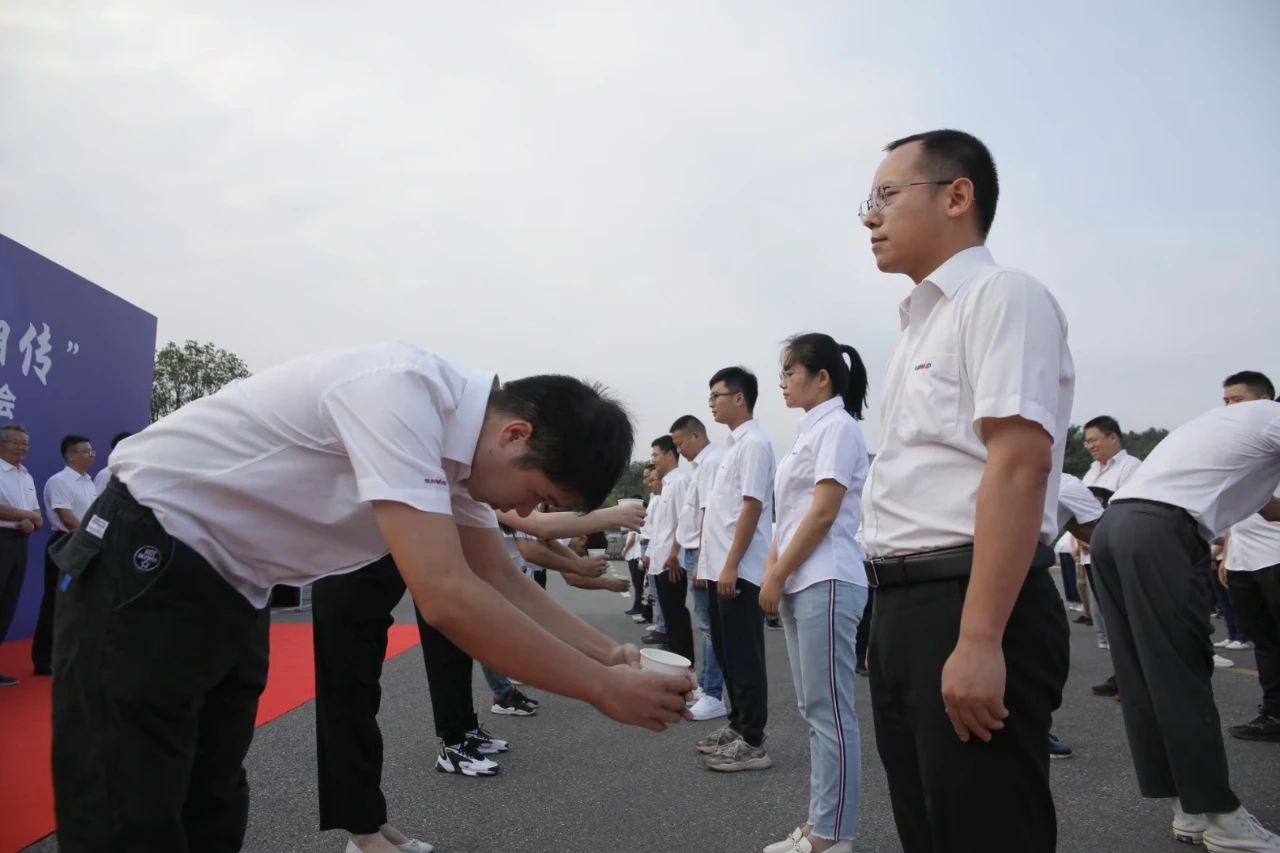 百人齐聚拜师恩 | 304am永利集团智能“传助带”人才造就模式为公司发展积储力量