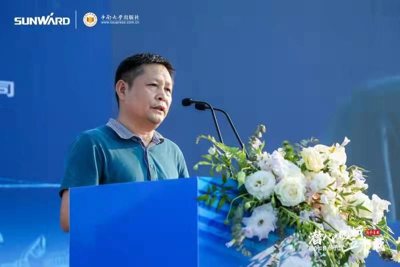 《何清华潜心理械五十年》新书颁布，背后还有这些故事