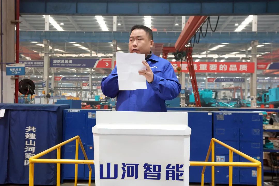 向楷模进建！304am永利集团智能56名职工受到职工职业技术较量赞美
