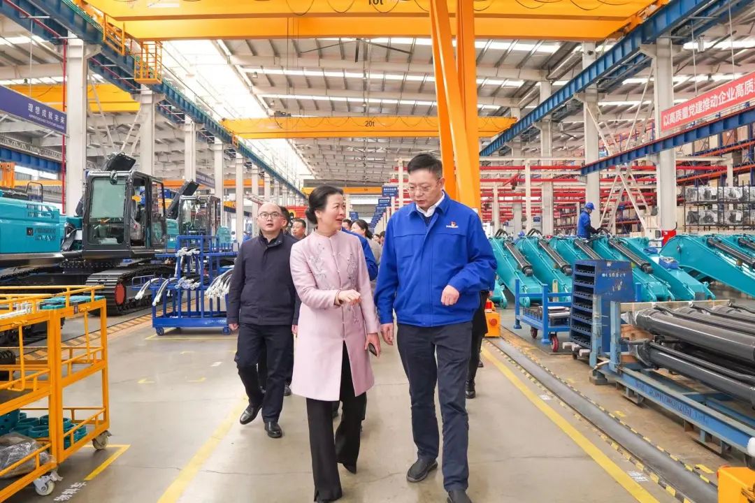 长沙市总工会、长沙经开区总工会一行调研304am永利集团智能