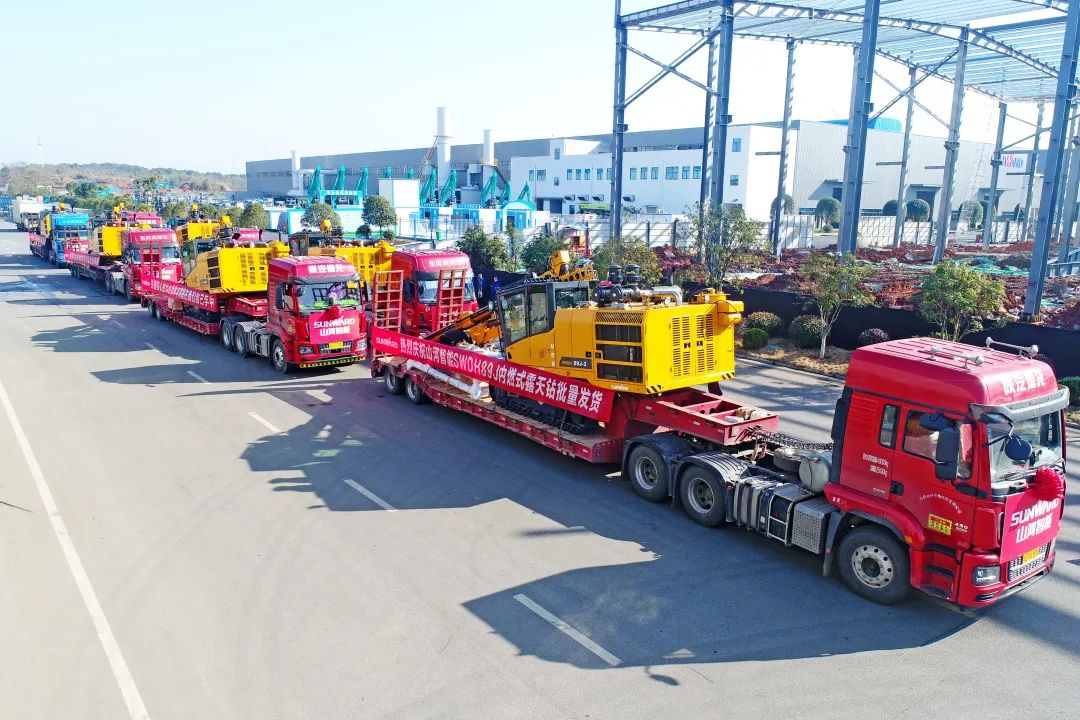 20220310093542_17400 又一款差距化定造产品获认可!304am永利集团智能SWDH89J内燃式露天钻批量发货