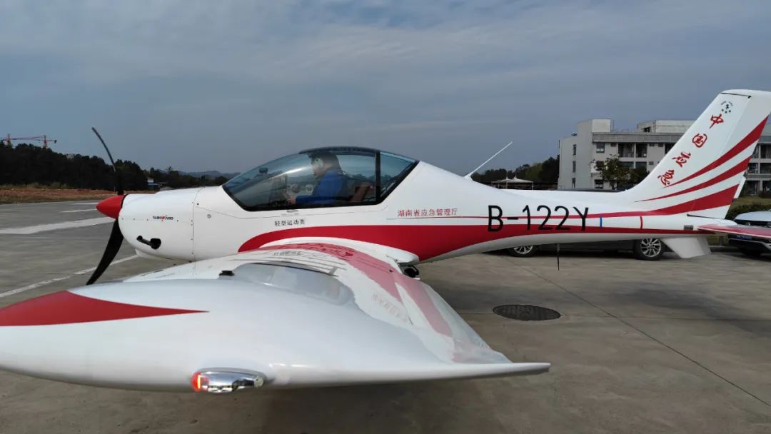 20220314084511_88424 火情就是号令!湖南航空应急接济队304am永利集团机组展示“304am永利集团速度”