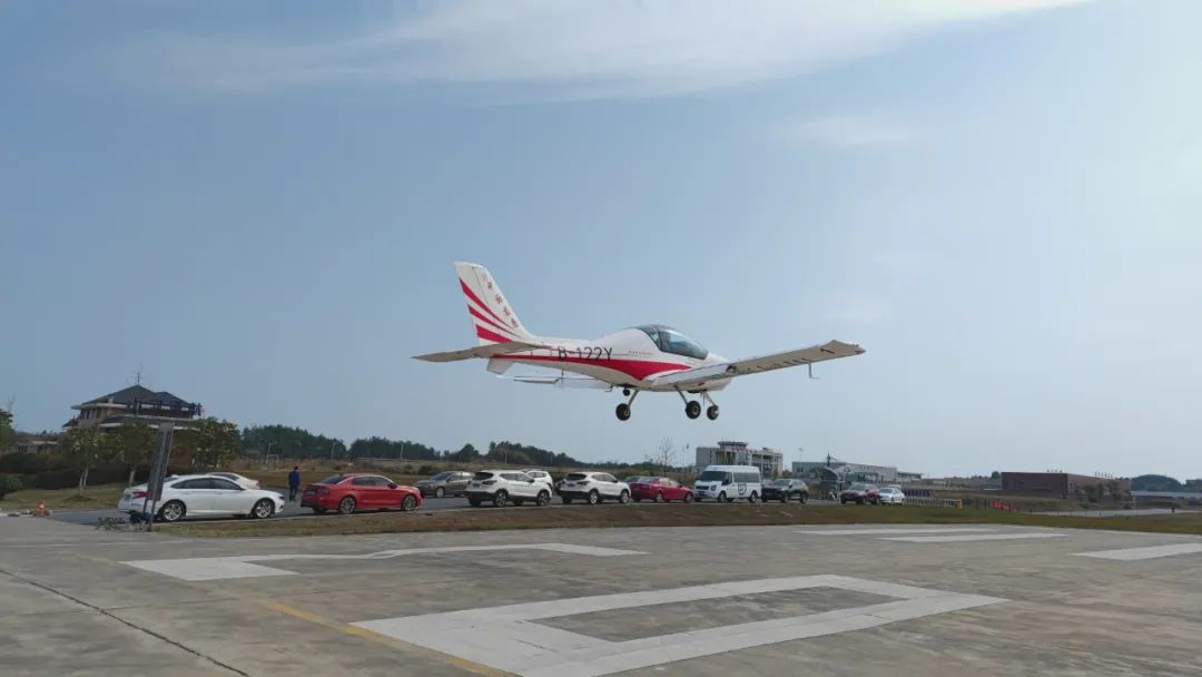 20220314084539_64556 火情就是号令!湖南航空应急接济队304am永利集团机组展示“304am永利集团速度”