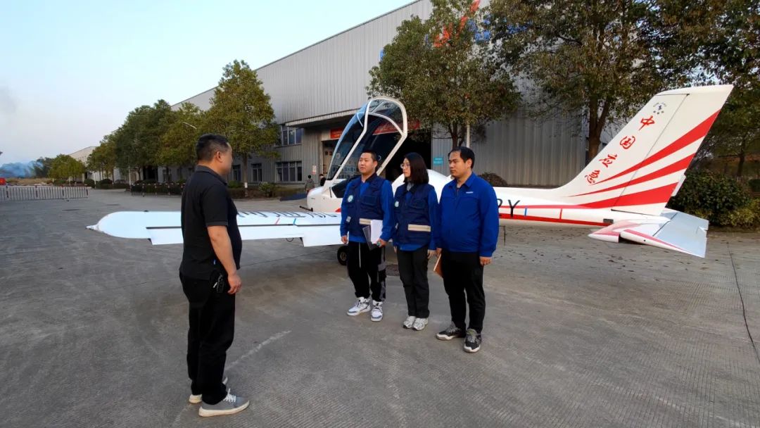 20220314084633_27780 火情就是号令!湖南航空应急接济队304am永利集团机组展示“304am永利集团速度”