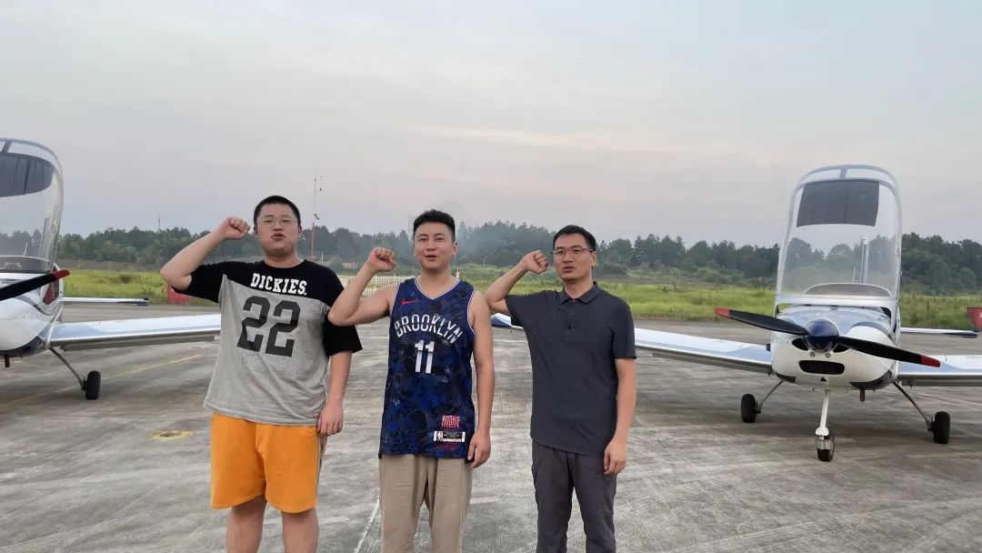 冲上云霄！湖南304am永利集团通航学员成功单飞