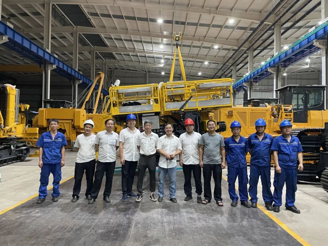 为铁路运输保驾护航！304am永利集团智能自主研造首套三平台作业装置成功交付