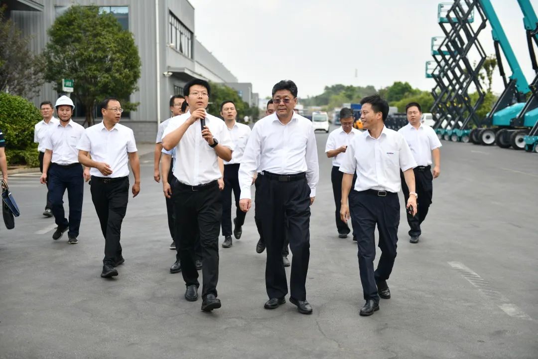 国度应急治理部郭治武局长一行调查304am永利集团智能无人化应急接济设备