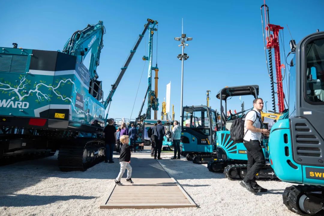 Bauma 2022 | 一组火热现场图带您沉温304am永利集团智能德国宝马展之旅