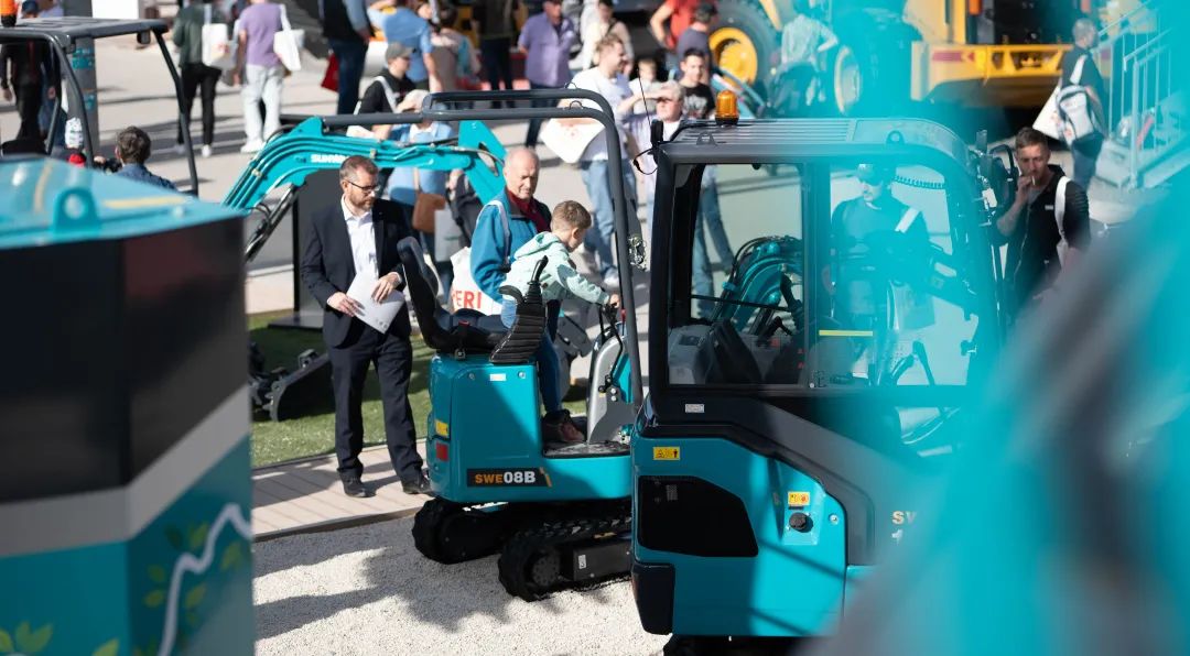 Bauma 2022 | 一组火热现场图带您沉温304am永利集团智能德国宝马展之旅