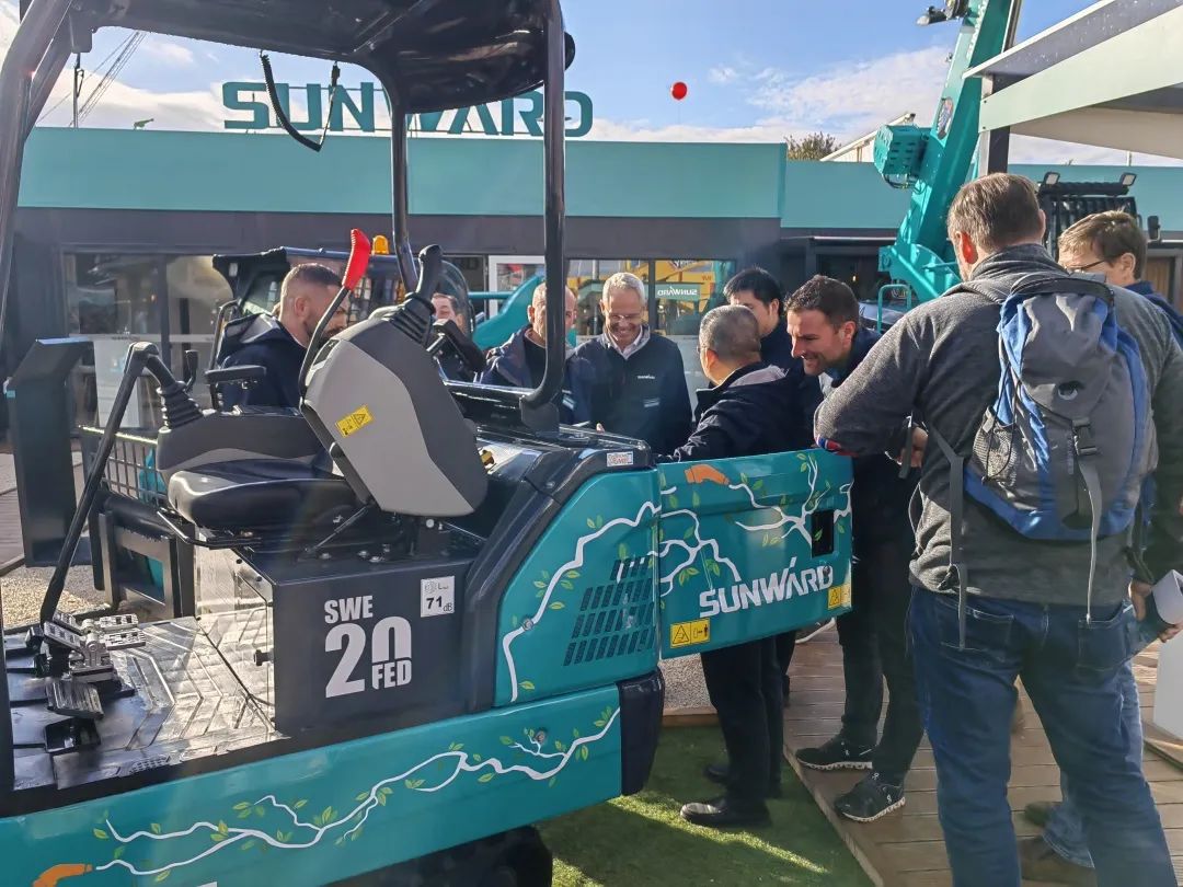Bauma 2022 | 一组火热现场图带您沉温304am永利集团智能德国宝马展之旅