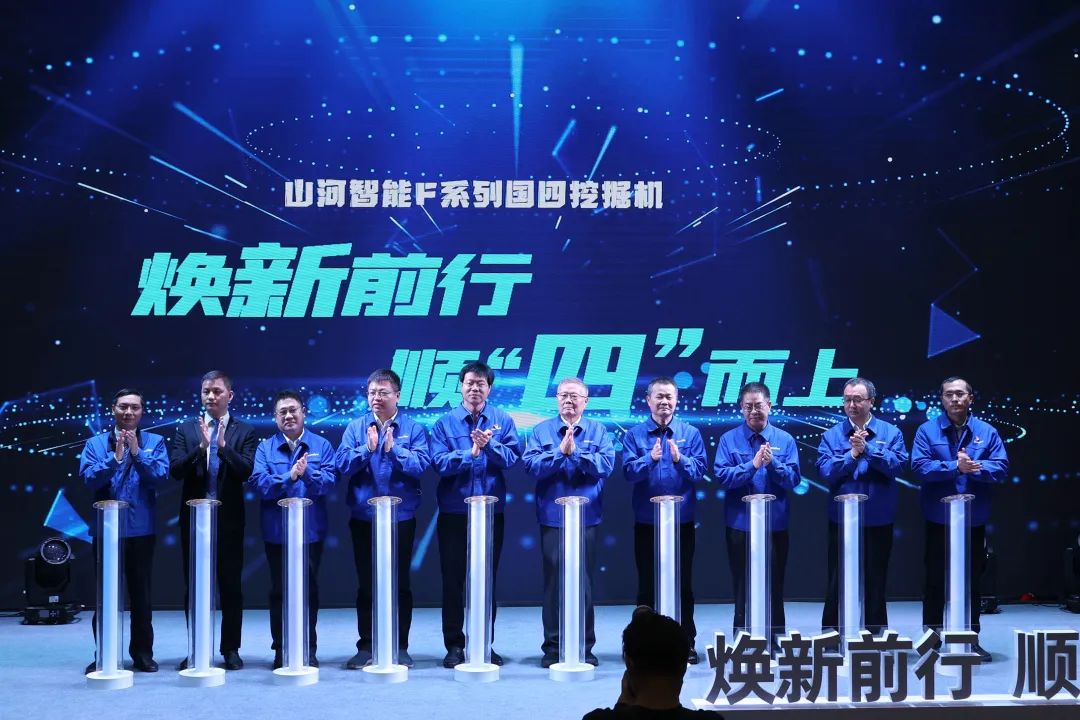 20221128111917_26475 助力“双碳”指标!304am永利集团智能集中颁布F系列国四挖掘机