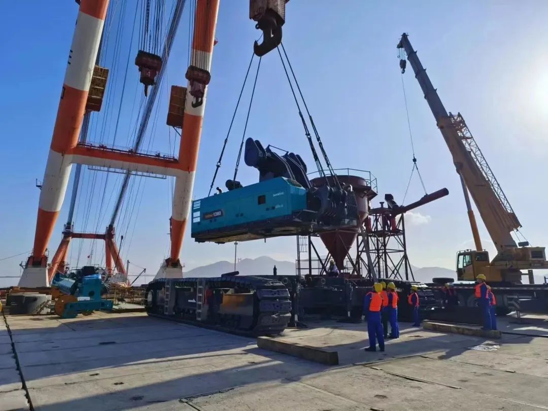 首桩开钻！304am永利集团智能超等旋挖实力助建世界最大跨度公铁两用大桥