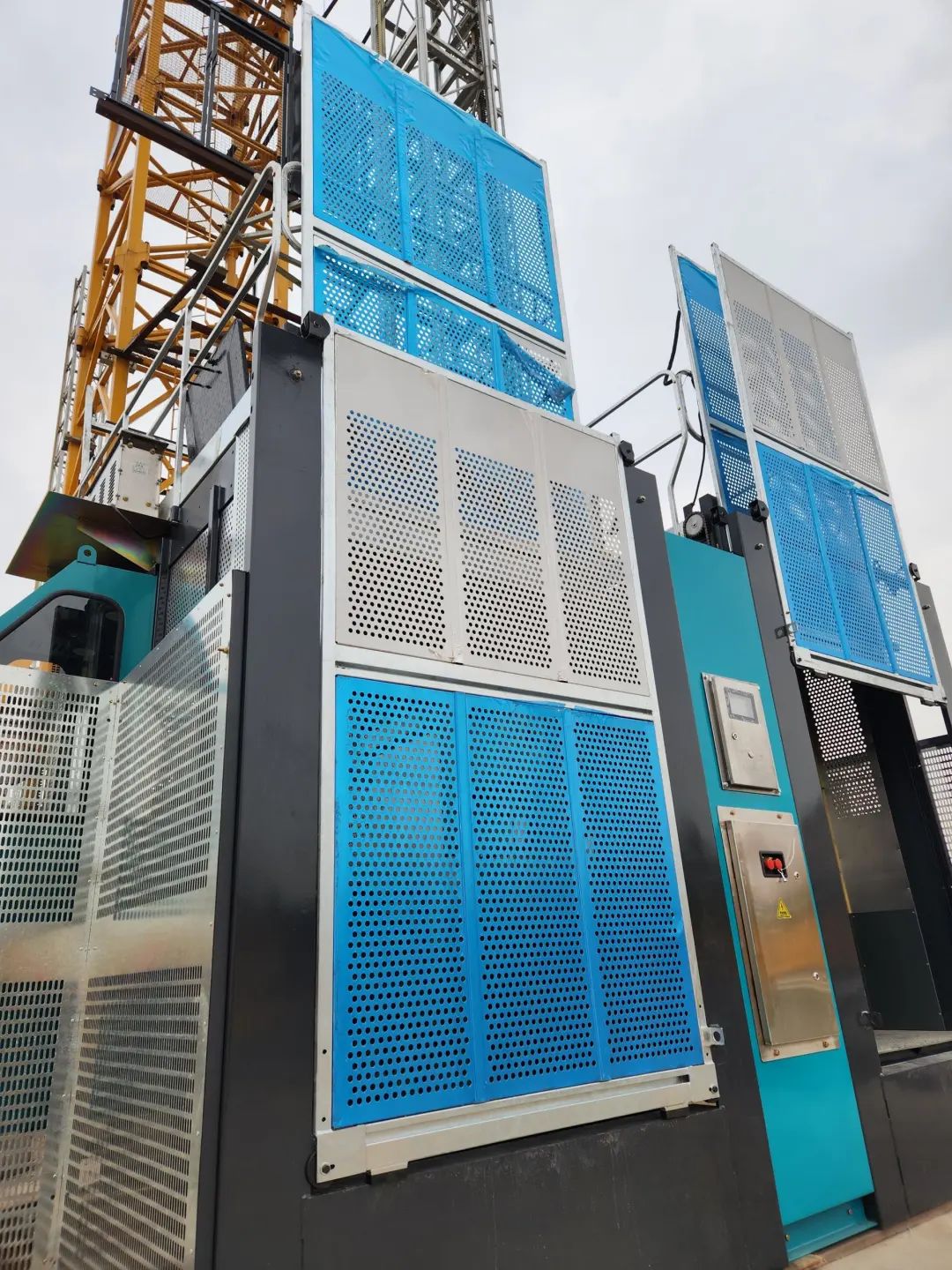 科技显能、再添新品！304am永利集团江麓智能施工起落机成功下线