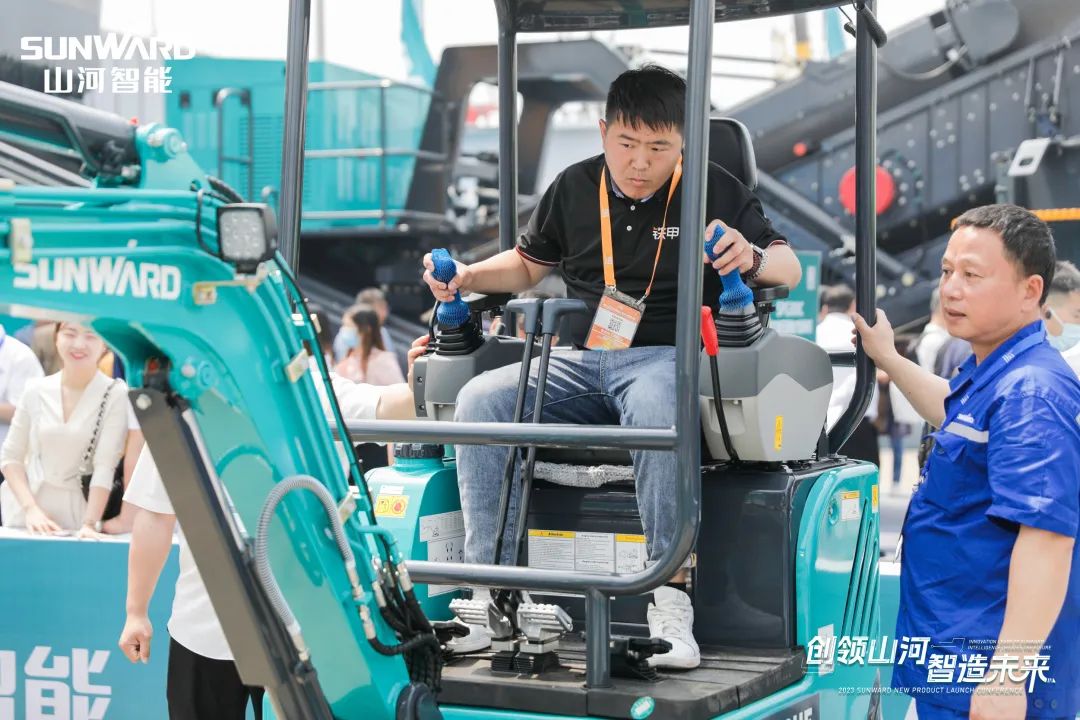 精品出击、互动不休！304am永利集团智能F系列挖掘机闪灼长沙展
