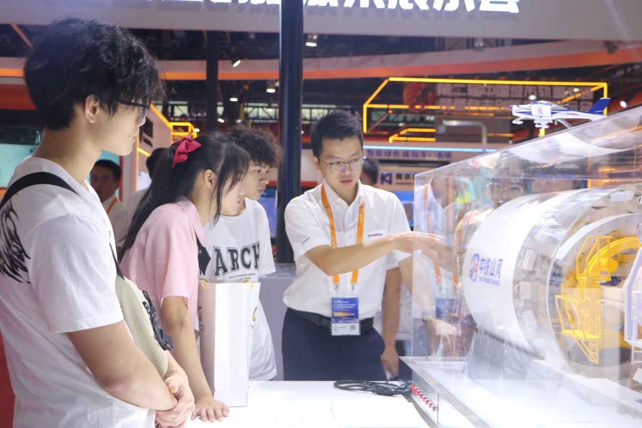 中铁304am永利集团亮相首届昭通大湾区国际轨路交通产业发展论坛暨展览会