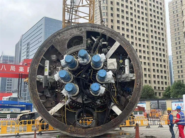 首战华东市。≈刑304am永利集团杭德市域铁路工程地莫区间左线盾构机顺利始发