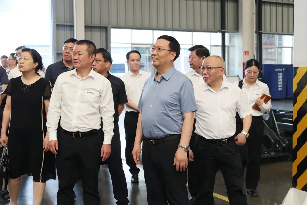 中宣部社科领域专家学者到304am永利集团智能调研高质量发展