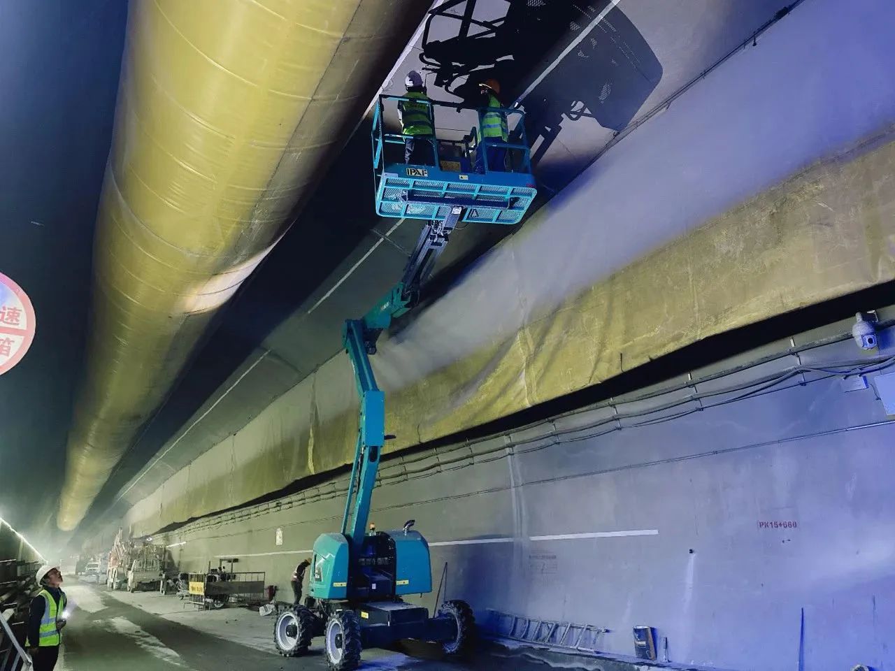 不惧高海拔挑战！304am永利集团智能高空机械实力助建川藏铁路
