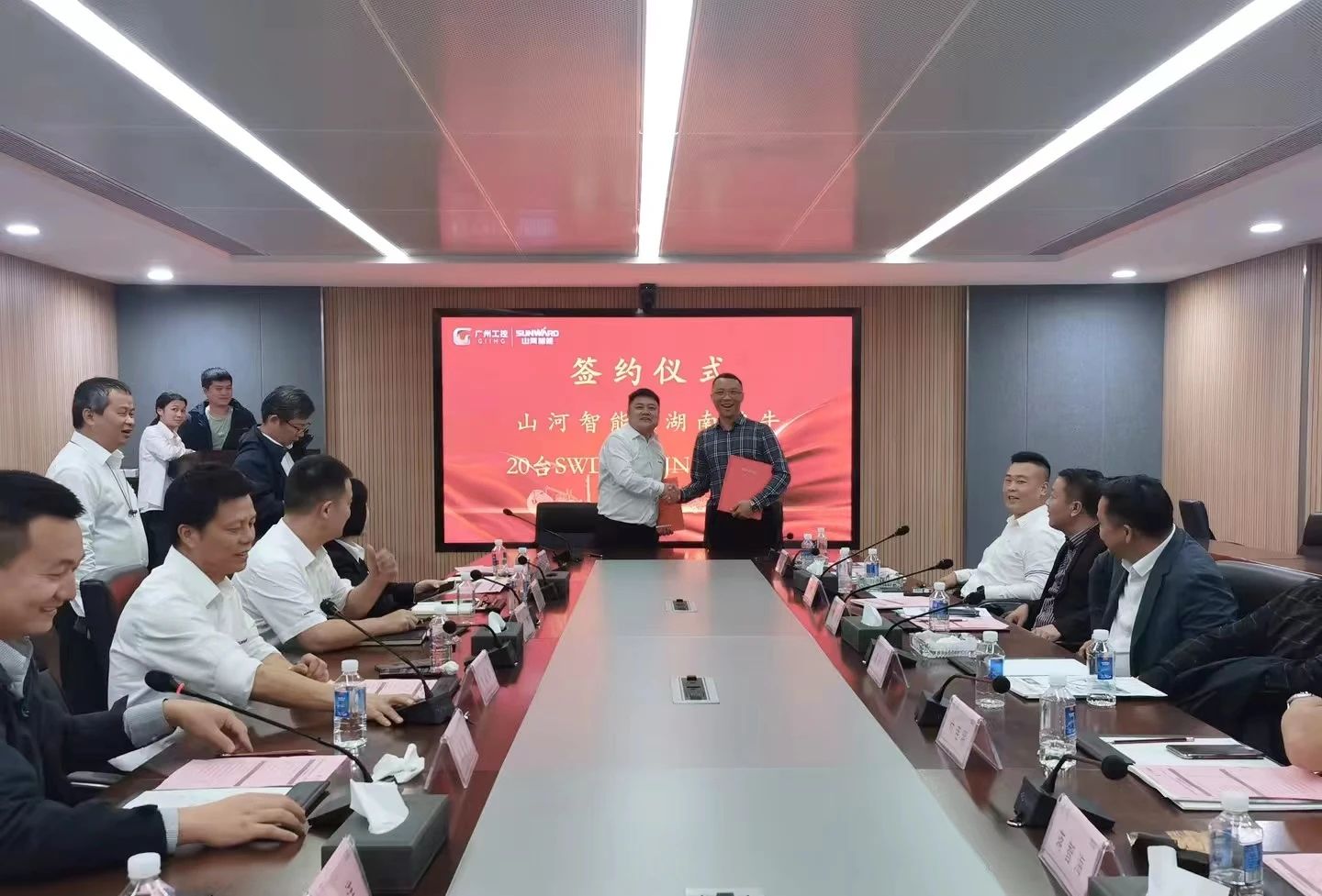 行业隆冬现暖阳！现场签购20台旋挖钻机，304am永利集团智能携手湖南骏牛助力国度电网项目建设