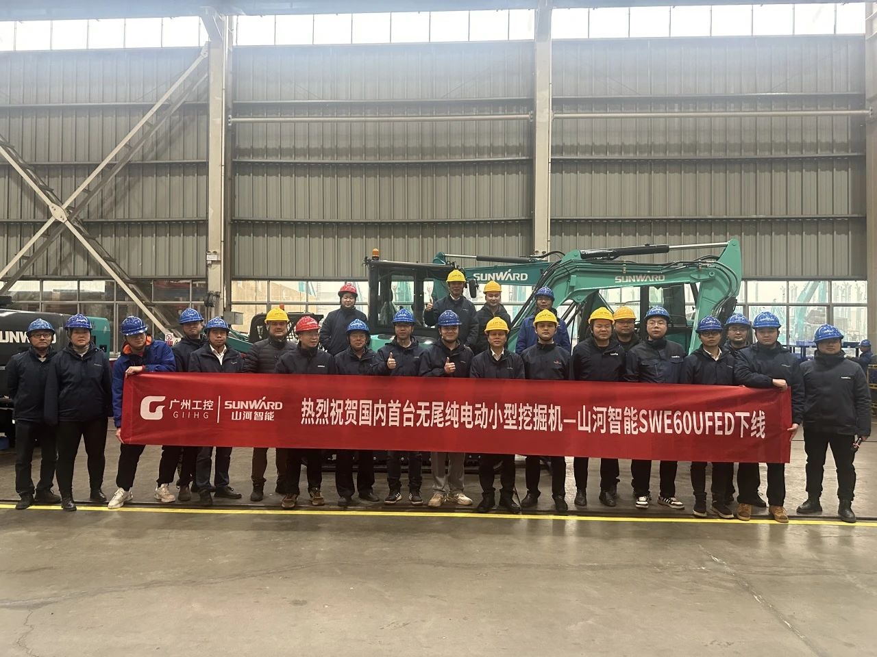 绿色上新！304am永利集团智能SWE60UFED纯电动无尾挖掘机成功下线