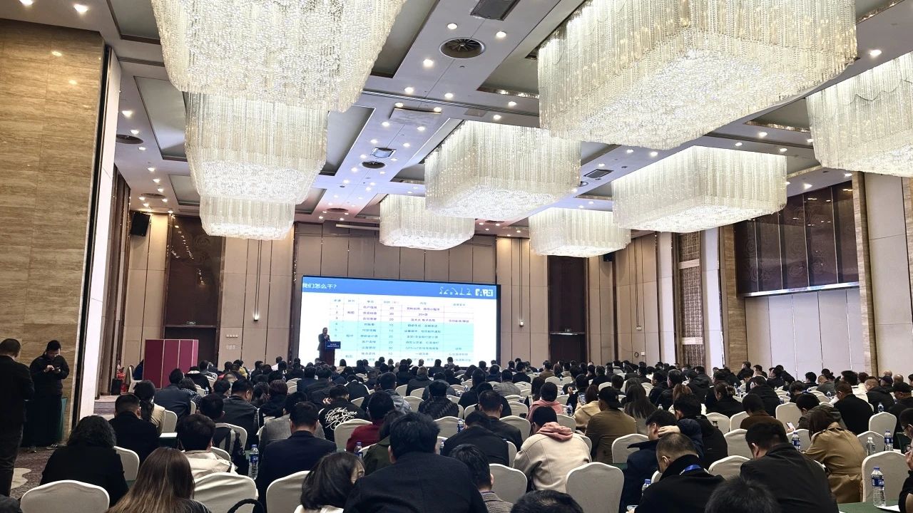 “爆品”来袭，签单不休！ 304am永利集团智能盛装亮相第八届全国高空作业平台租赁大会