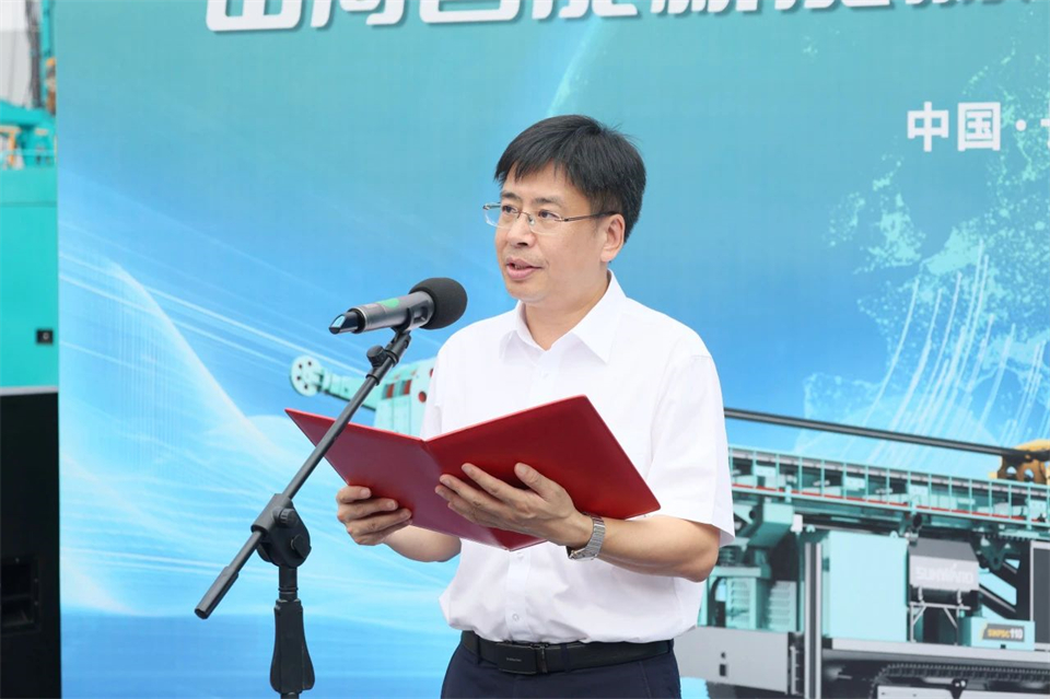 20240929082313_46375 引领绿色科技新篇章!304am永利集团智能新能源钻机成功交付