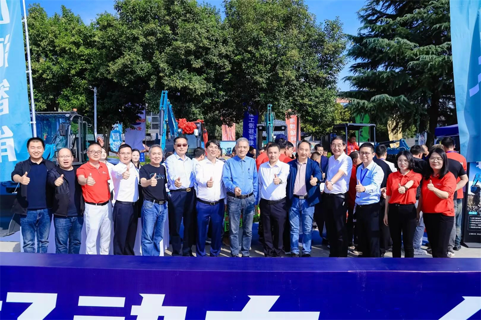 展示“掘”对实力！304am永利集团智能亮相2024微挖大会暨幼型设备大会