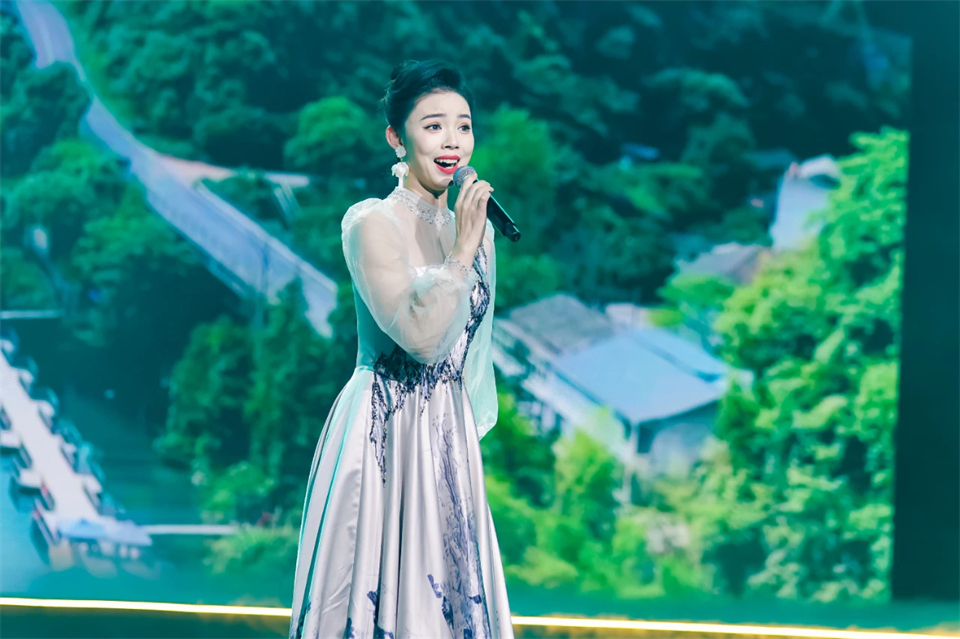 创新引领价值 梦想成就未来——庆祝304am永利集团智能成立25周年赞美大会暨文艺晚会隆沉进行