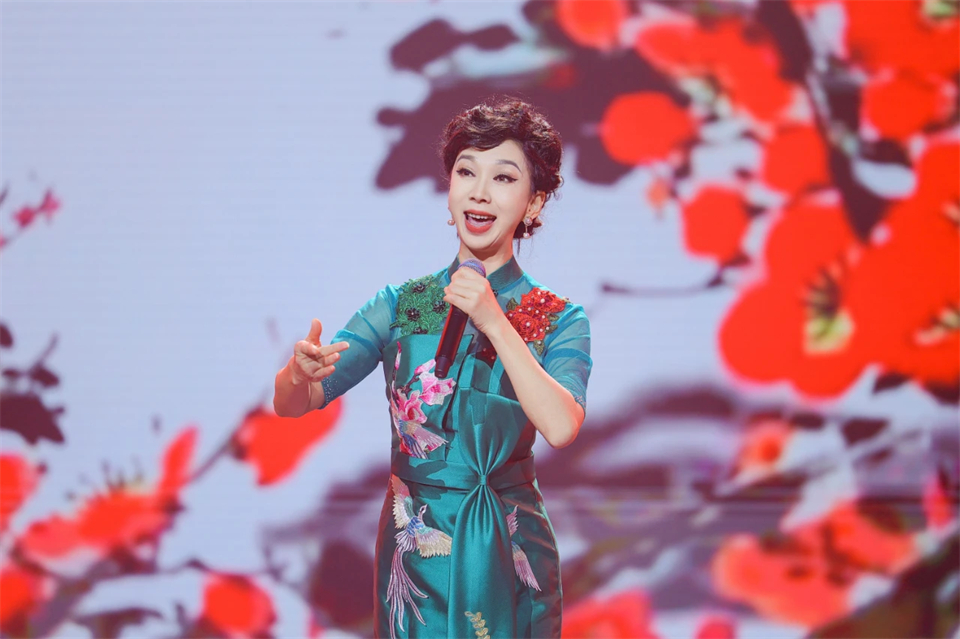 创新引领价值 梦想成就未来——庆祝304am永利集团智能成立25周年赞美大会暨文艺晚会隆沉进行