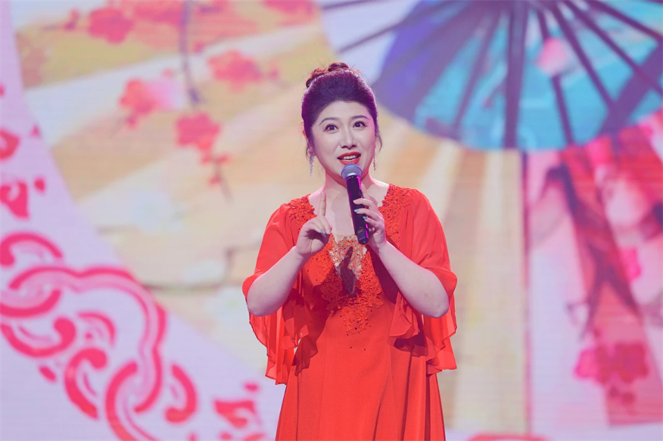 创新引领价值 梦想成就未来——庆祝304am永利集团智能成立25周年赞美大会暨文艺晚会隆沉进行
