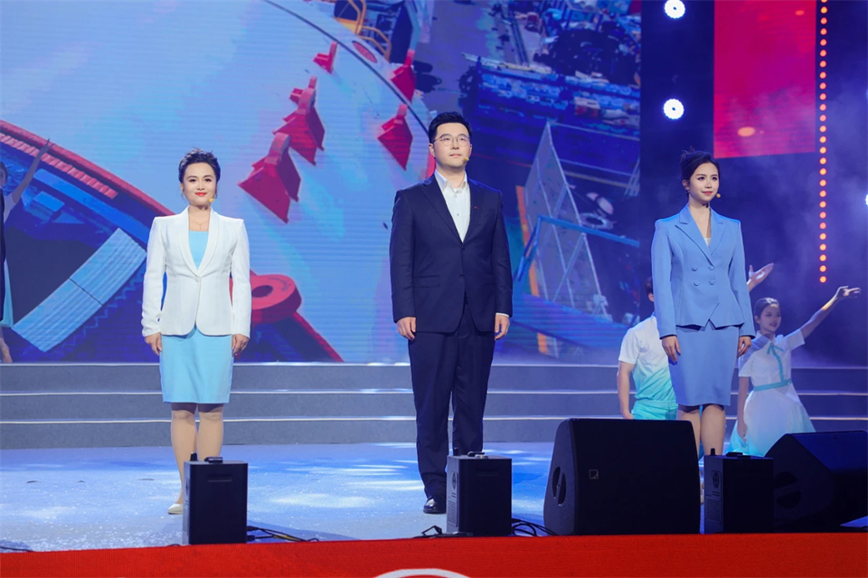 创新引领价值 梦想成就未来——庆祝304am永利集团智能成立25周年赞美大会暨文艺晚会隆沉进行