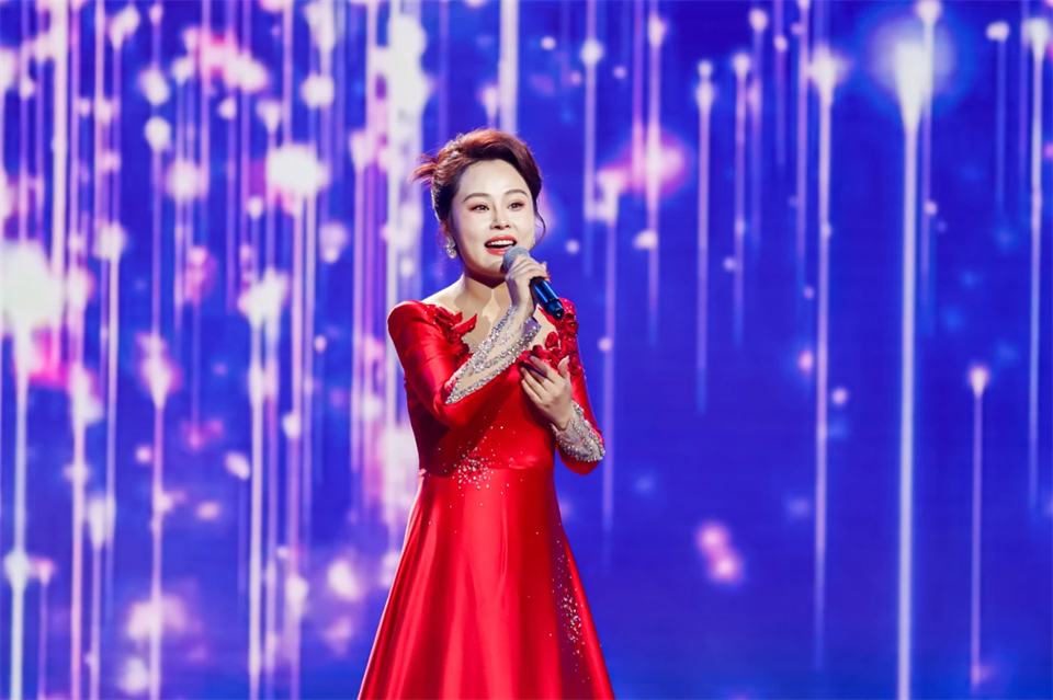 创新引领价值 梦想成就未来——庆祝304am永利集团智能成立25周年赞美大会暨文艺晚会隆沉进行