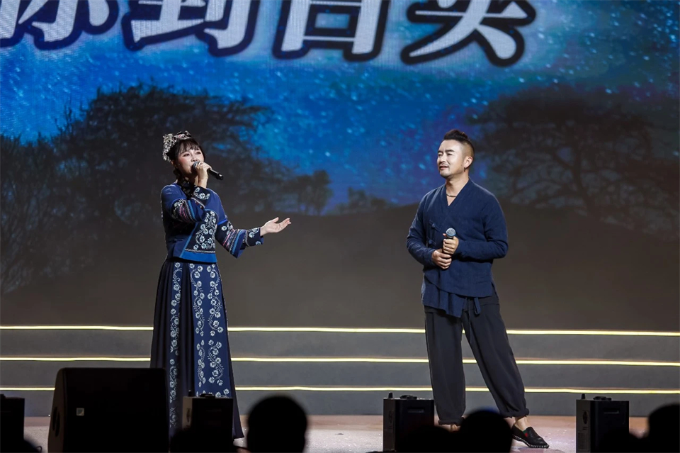 创新引领价值 梦想成就未来——庆祝304am永利集团智能成立25周年赞美大会暨文艺晚会隆沉进行
