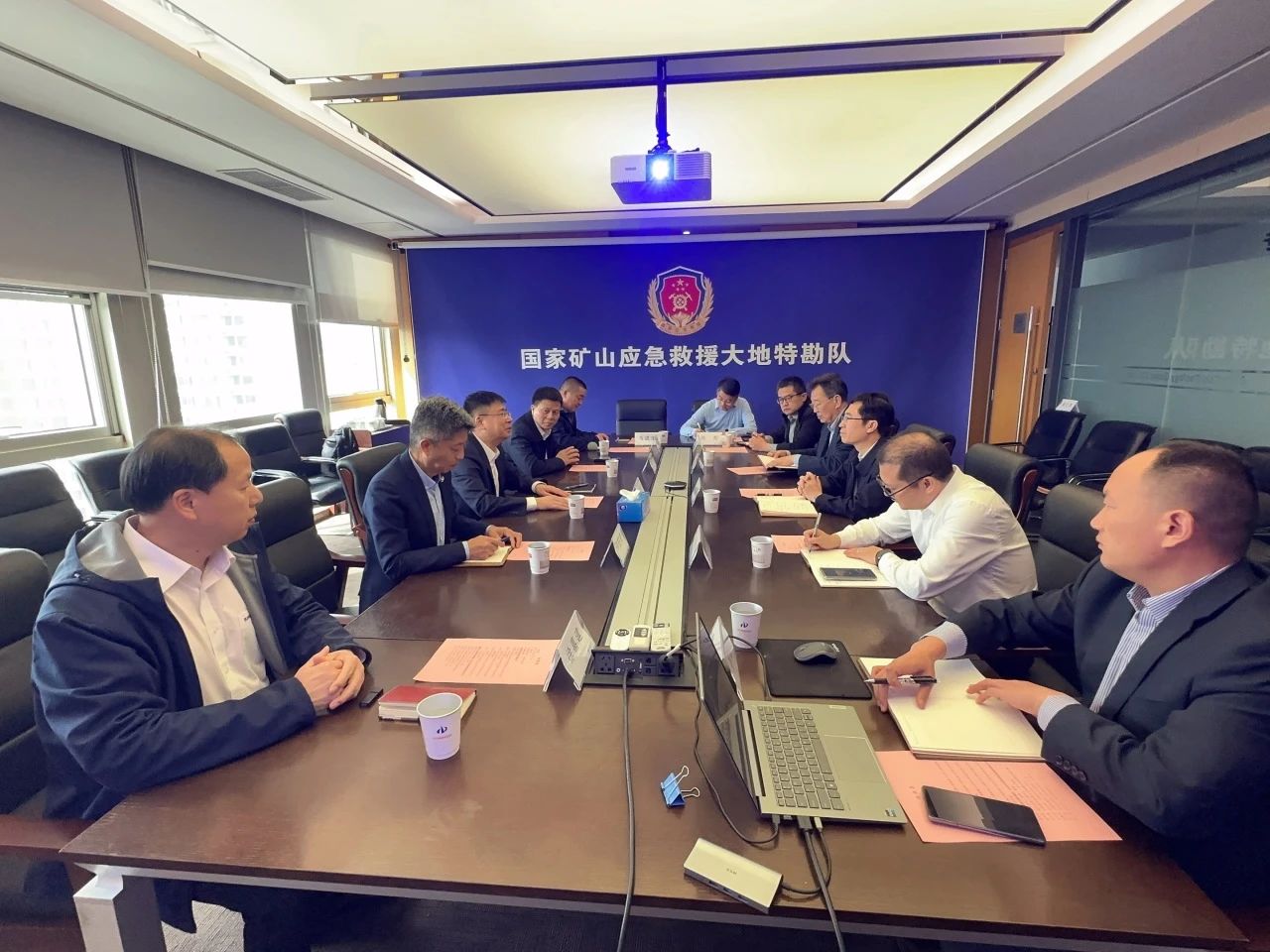 304am永利集团智能董事长付向东带队造访中煤地质总局、大地特勘公司
