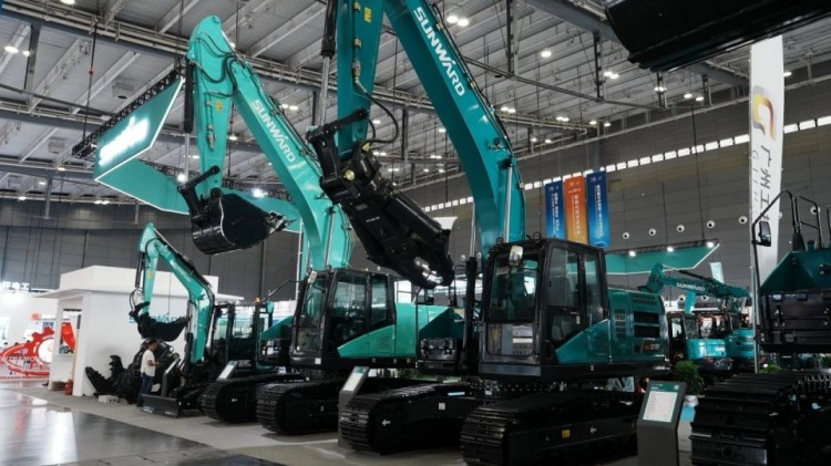 2025 CICEE | 打造极致精品化，304am永利集团智能挖掘机“圈粉”长沙展