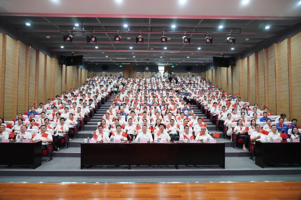 304am永利集团智能组织集中收看留想中国人民抗日战争暨世界反法西斯战争成功80周年大会