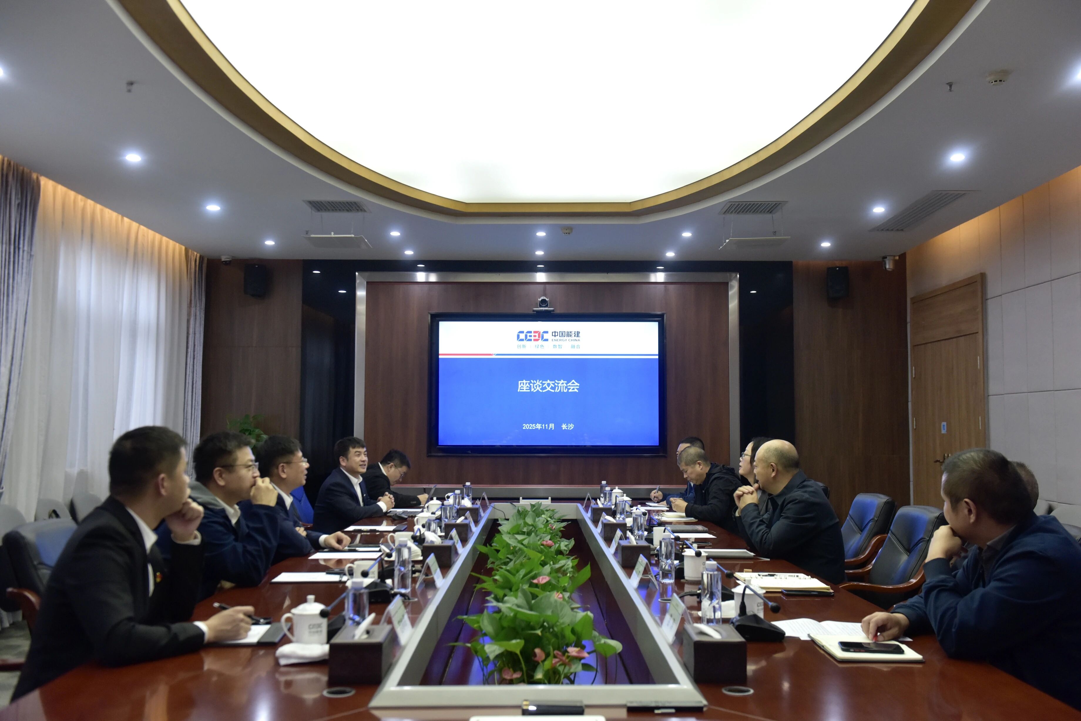 304am永利集团智能与易普力发展座谈互换，谱写互利共赢新篇章