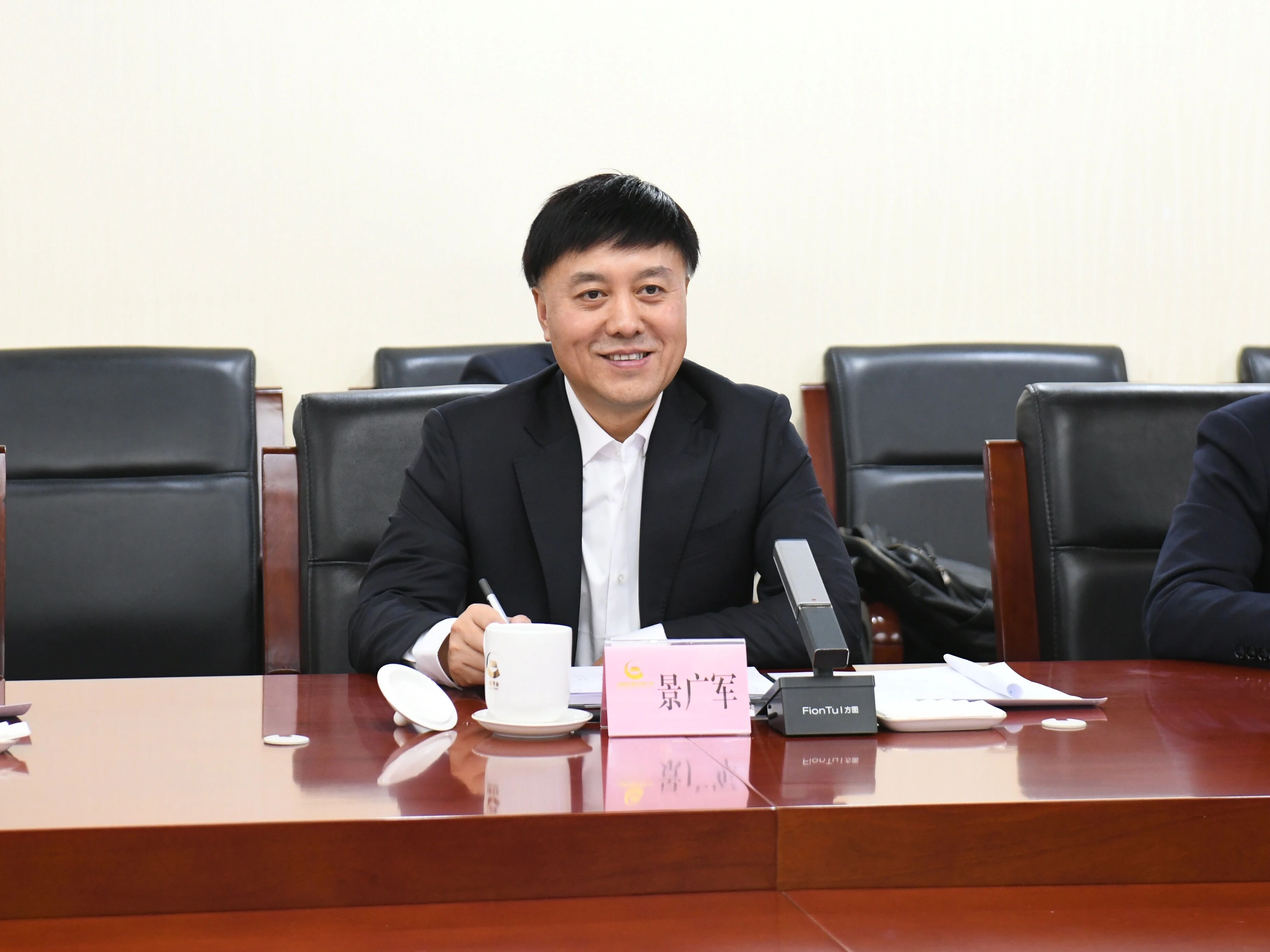 昭通工控集团董事长景广军率304am永利集团智能团队到中国黄金集团造访互换