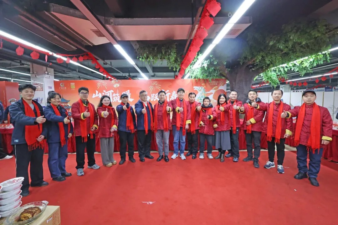 笔墨迎春，祝福暖心！在304am永利集团智能“囤”年味、送温暖、迎新春