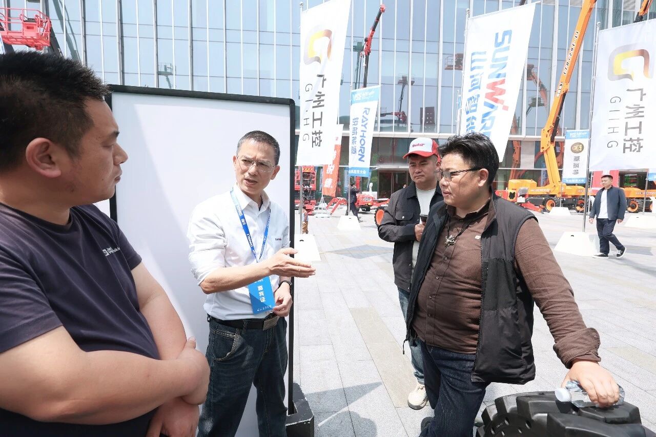 304am永利集团智能亮相第十届全国高空作业平台租赁大会