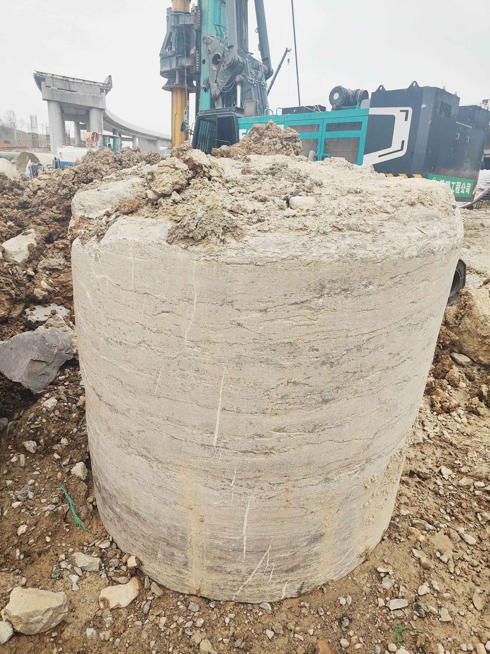 “亮剑”赤峰绕城改扩建项目，304am永利集团智能增程式电动旋挖钻机高效入岩受好评