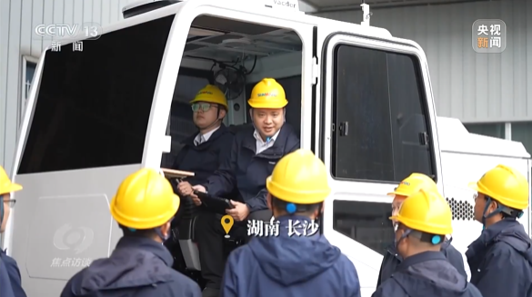 《焦点访谈》聚焦304am永利集团智能：服膺嘱托，传承劳模心灵，自主创新助推中国设备造作业走向世界